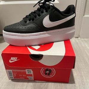 Women’s Platform Nike Sneakers Women’s size 7